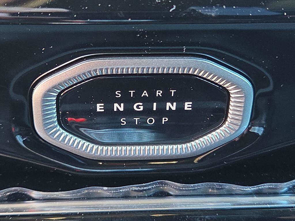 New 2026 Jeep Grand Cherokee Altitude AWD/4WD image 16