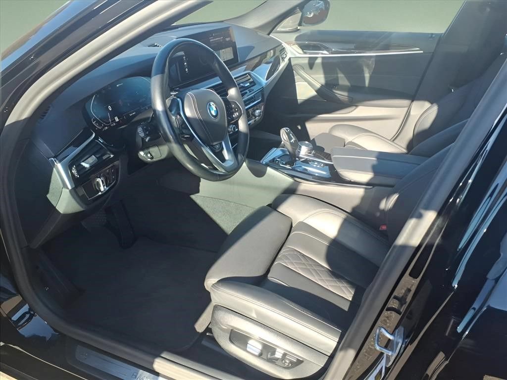 Used 2023 BMW 530e xDrive AWD/4WD image 13