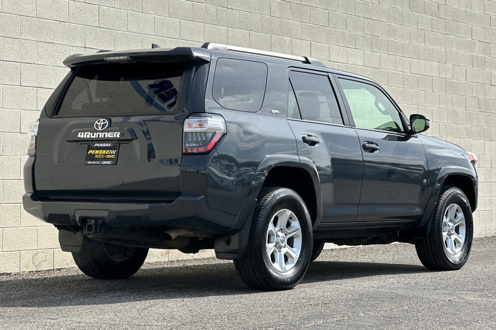 Used 2024 Toyota 4Runner SR5 AWD/4WD image 4