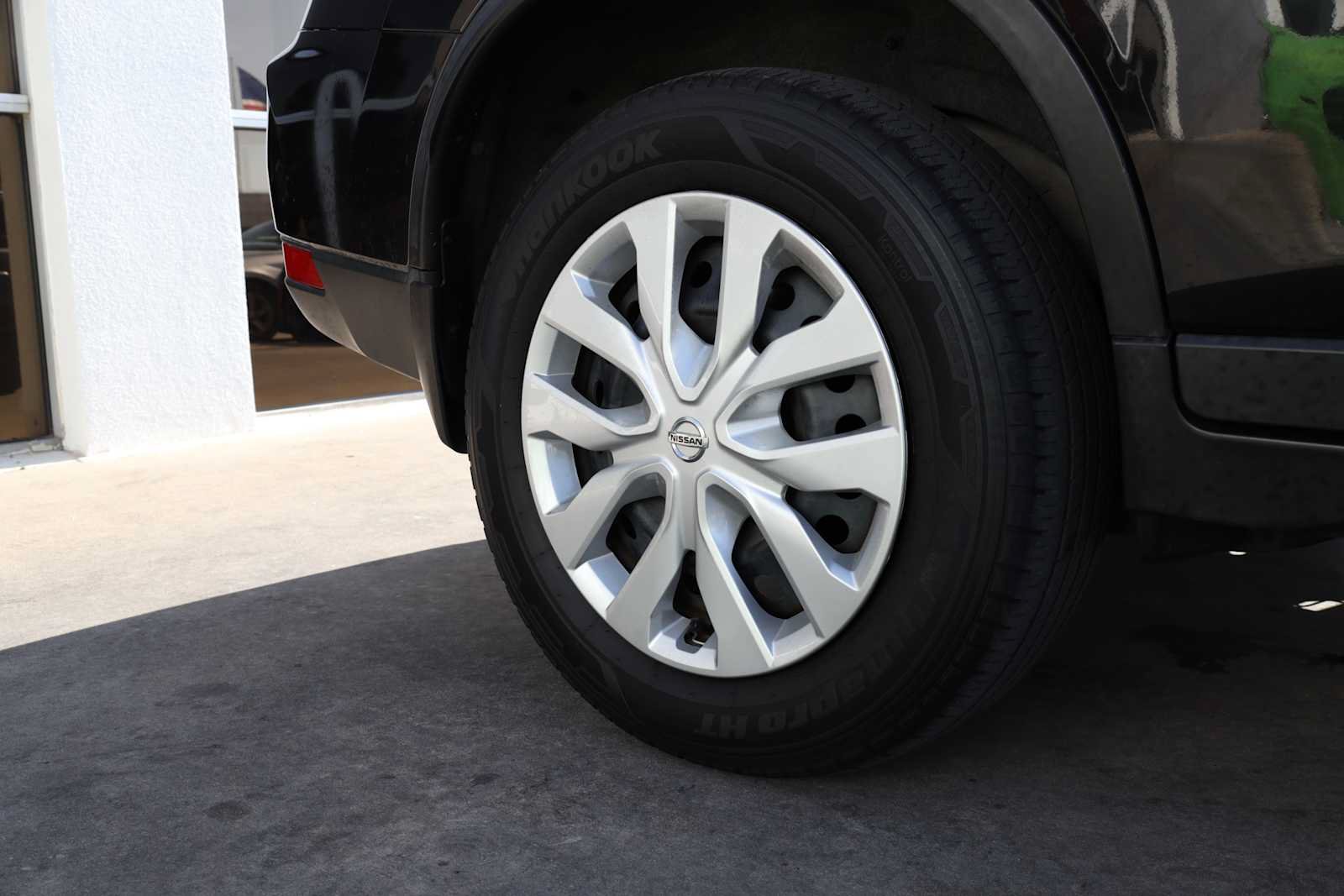 Used 2019 Nissan Rogue S AWD/4WD image 55
