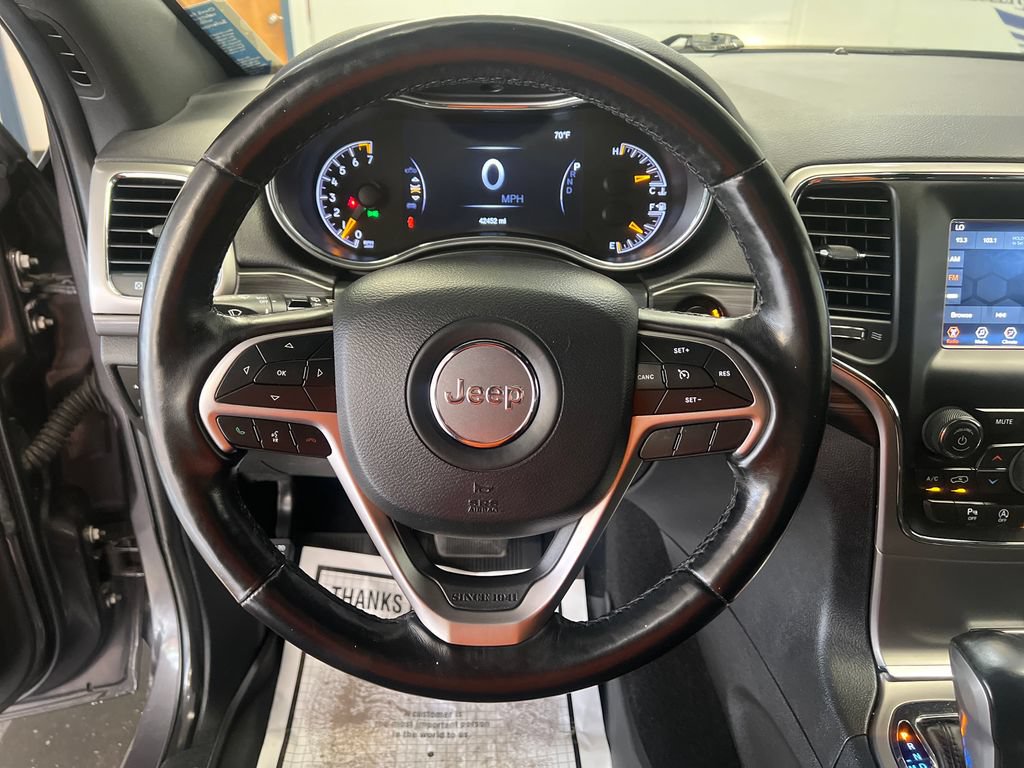 Used 2021 Jeep Grand Cherokee Laredo AWD/4WD image 21