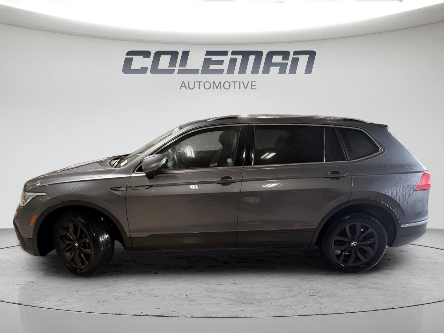 Used 2024 Volkswagen Tiguan Wolfsburg Edition FWD image 2