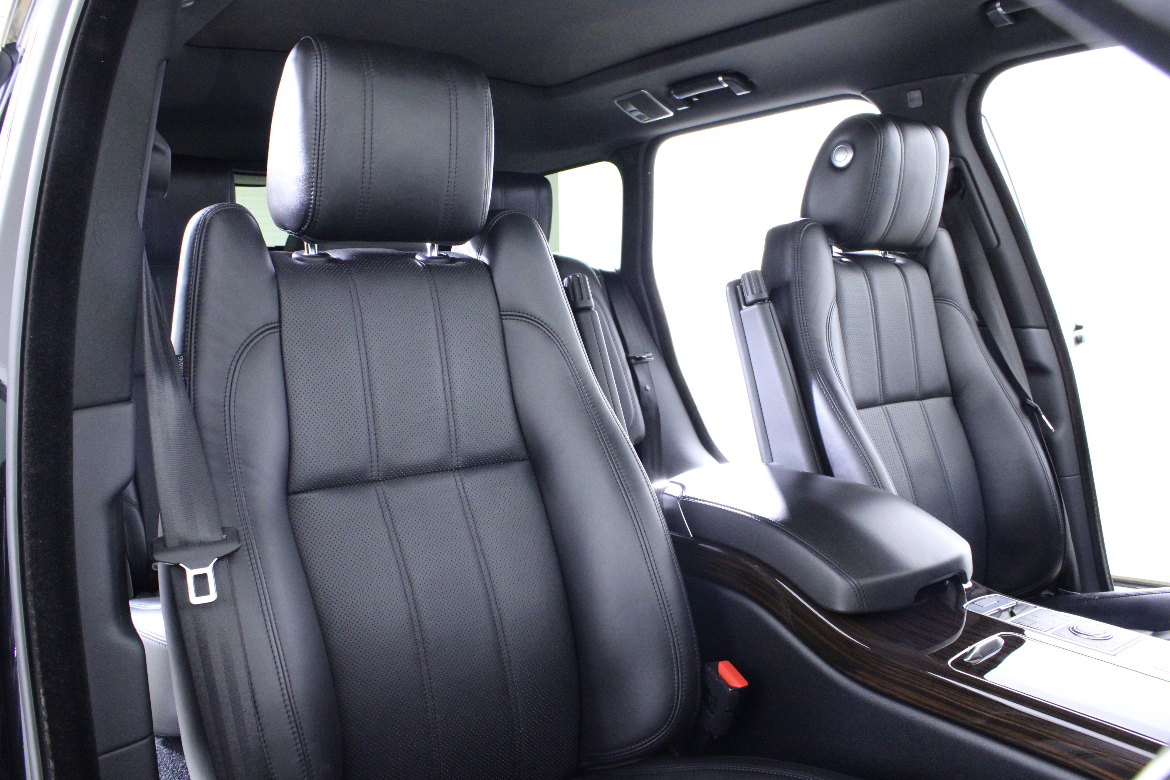 Used 2016 Land Rover Range Rover HSE image 19