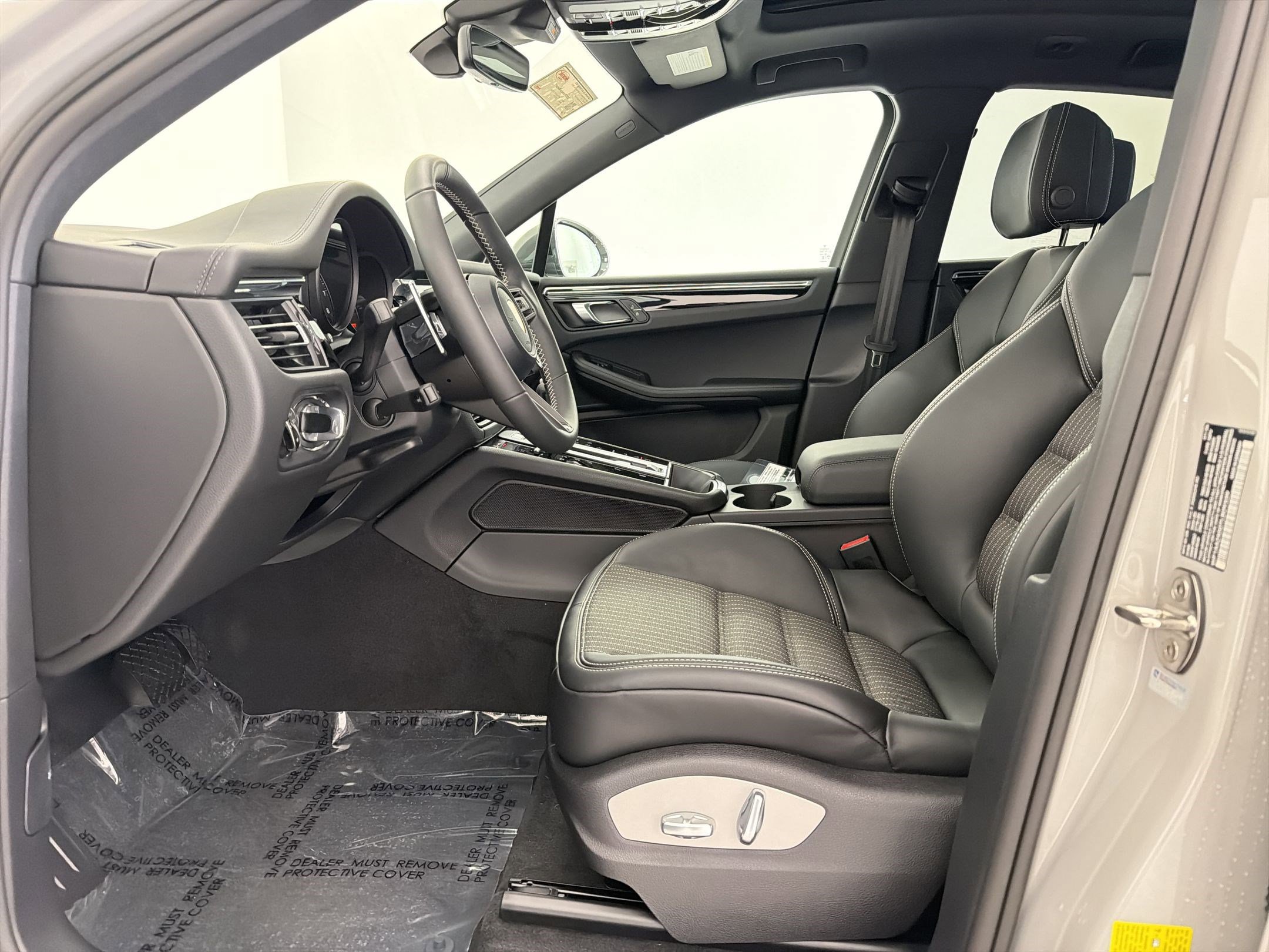 New 2026 Porsche Macan Turbo image 5