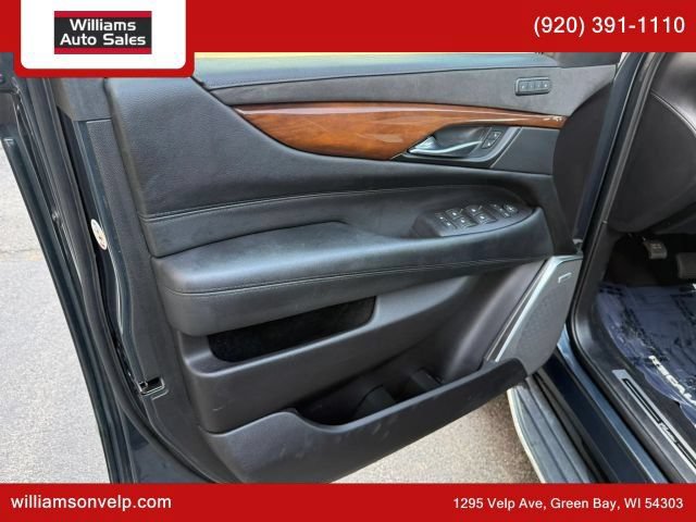 Used 2019 Cadillac Escalade Luxury AWD/4WD image 11