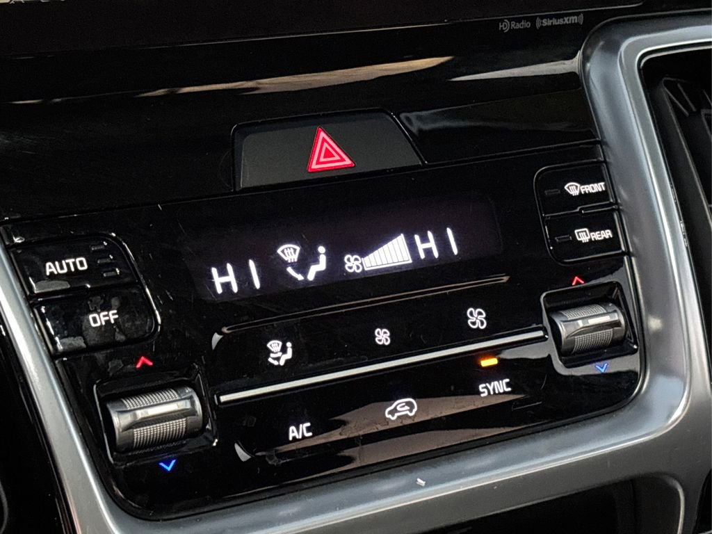 Certified 2022 Kia Sorento SX image 32