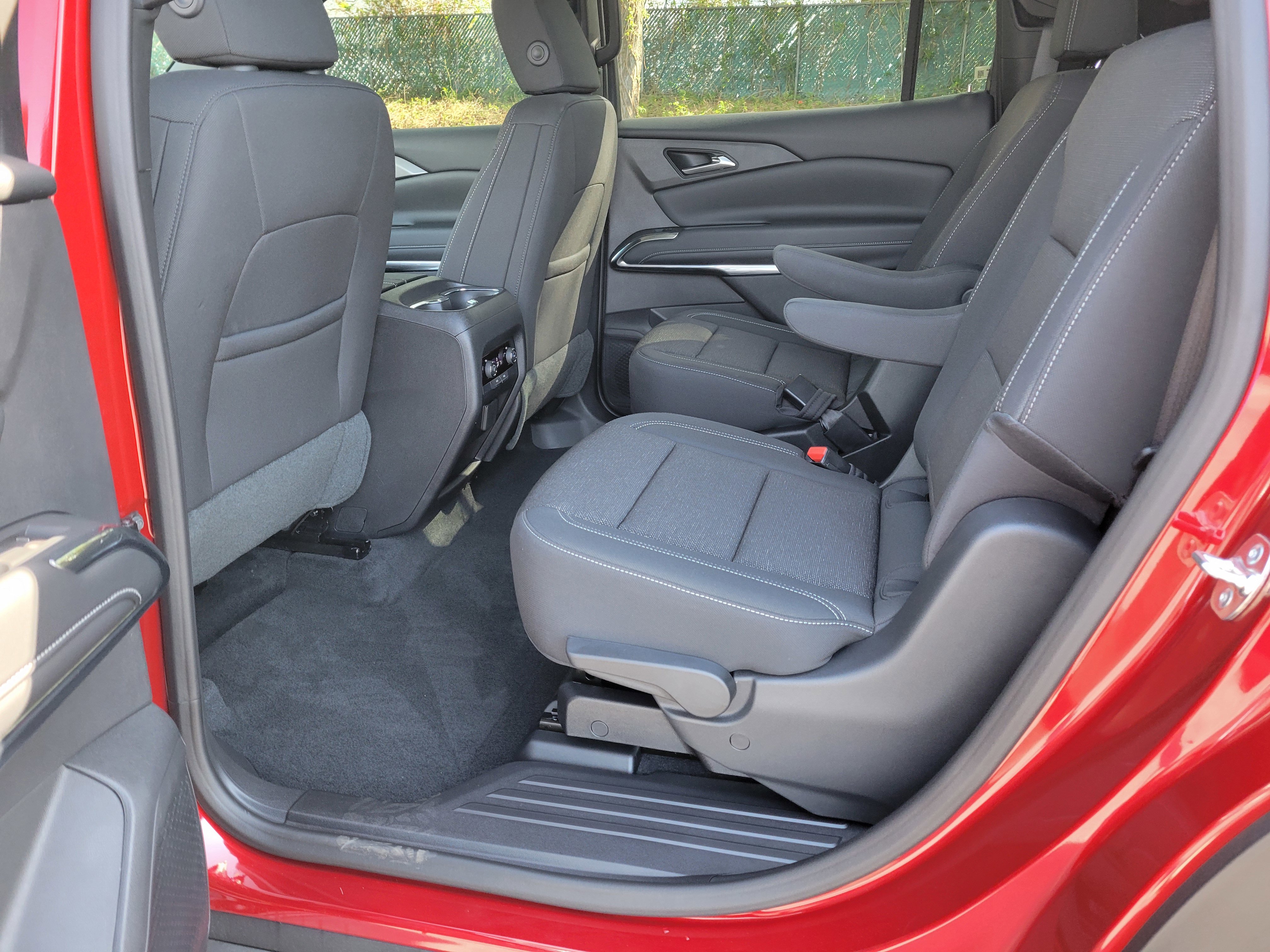 Certified 2026 Chevrolet Traverse LT w/ Driver Confidence Package FWD image 34