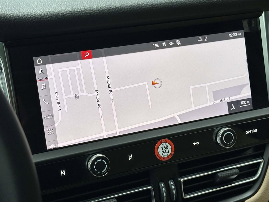 Used 2025 Porsche Macan image 24