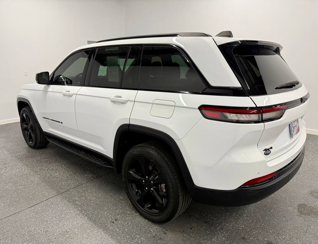 Used 2022 Jeep Grand Cherokee Altitude image 7