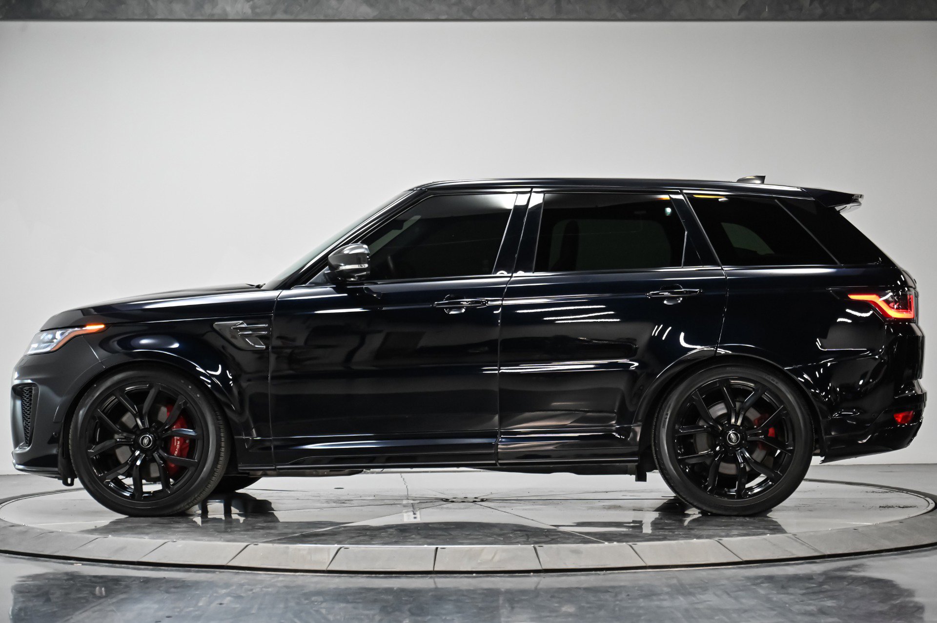Used 2022 Land Rover Range Rover Sport SVR Carbon Edition image 18