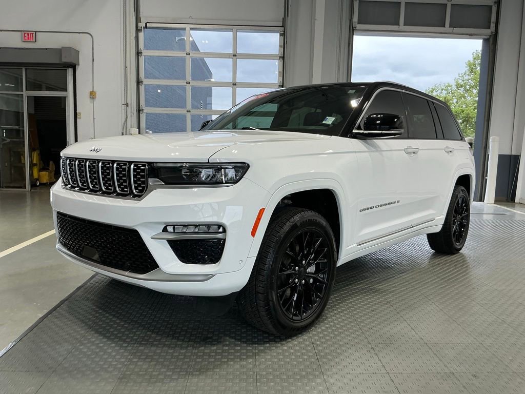 Used 2024 Jeep Grand Cherokee Summit AWD/4WD image 2