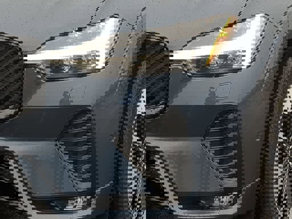 Used 2026 Volvo XC60 B5 Plus w/ Protection Package Premier image 10