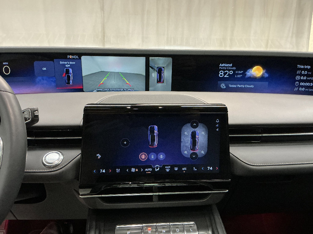 Used 2026 Lincoln Nautilus Reserve AWD/4WD image 17