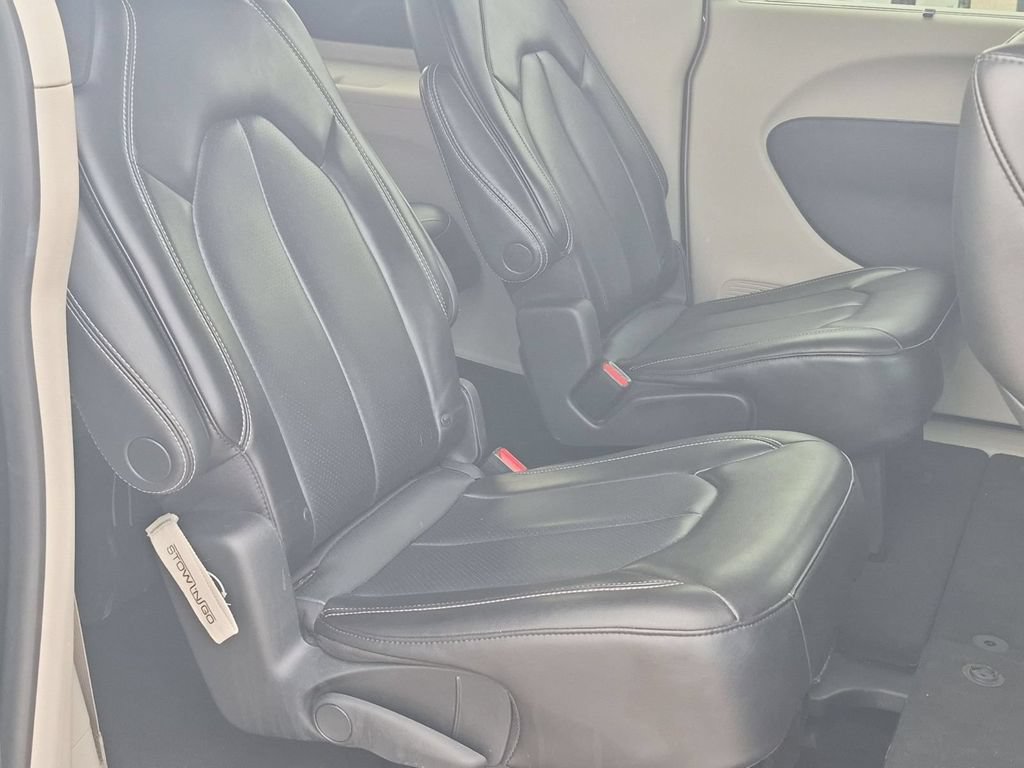 Used 2023 Chrysler Pacifica Touring-L FWD image 29