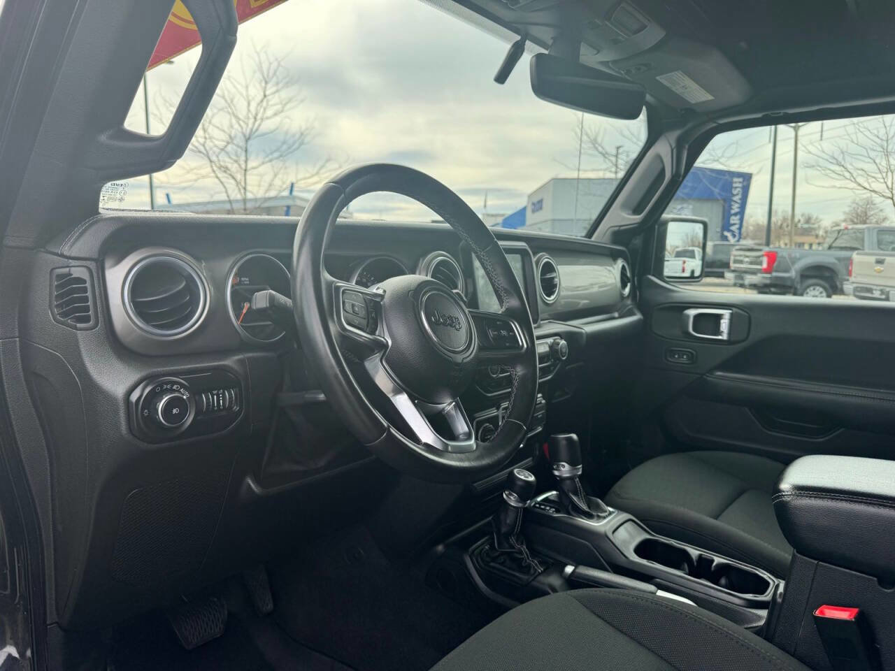 Used 2018 Jeep Wrangler Unlimited Sahara w/ Uconnect 4C Nav & Sound Group image 15