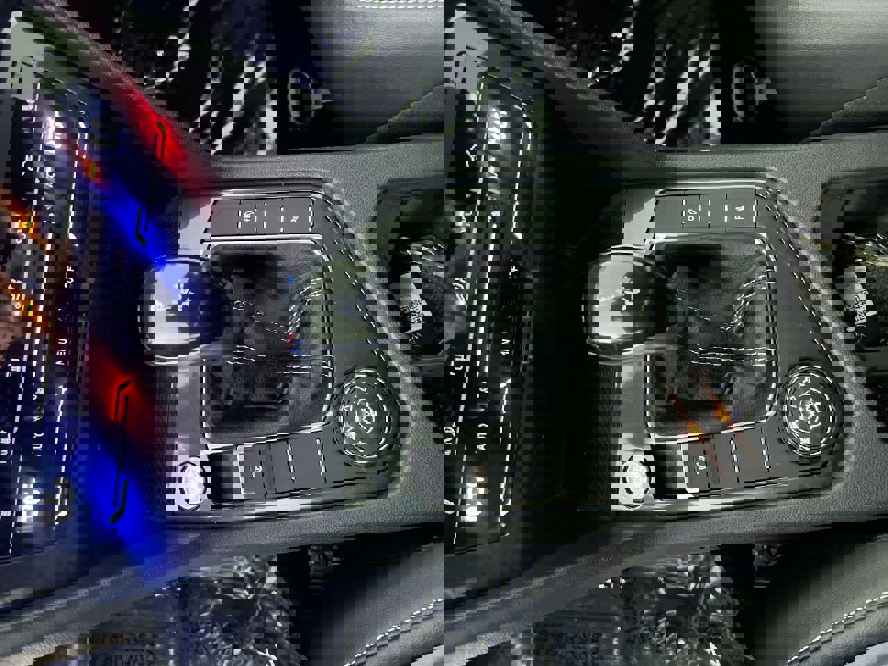 Used 2022 Volkswagen Tiguan SE R-Line image 24