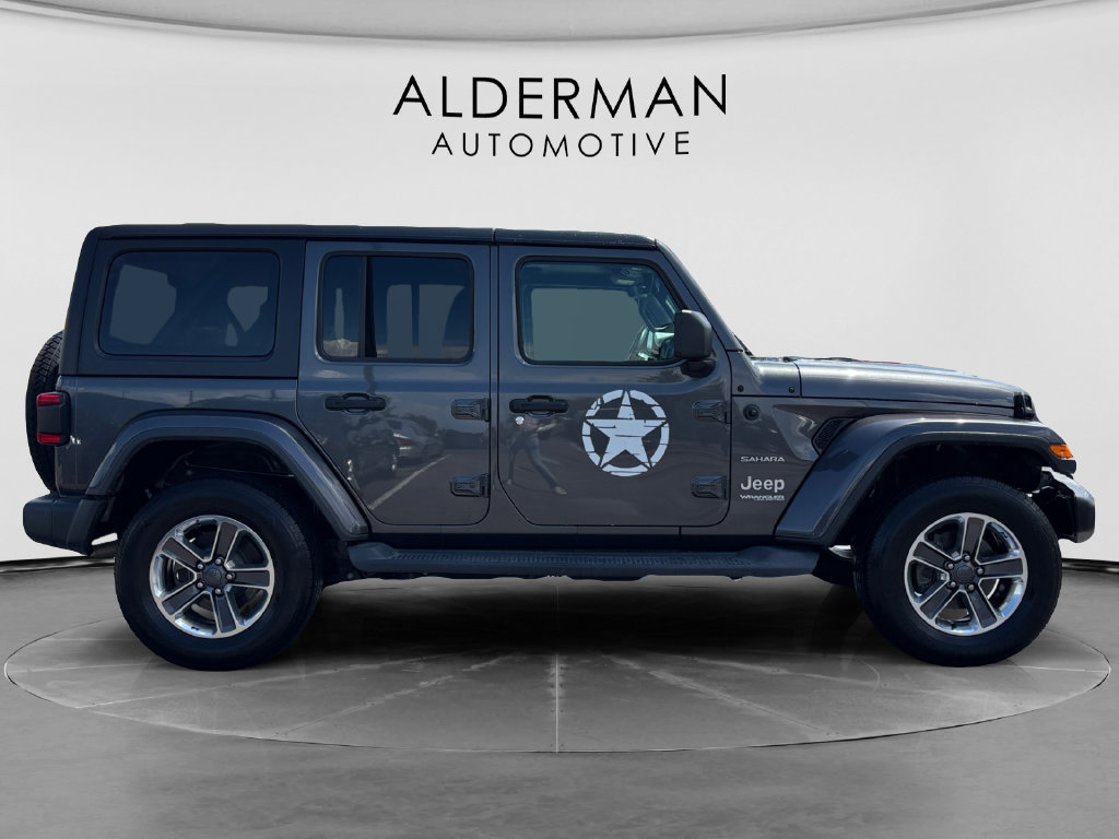 Used 2018 Jeep Wrangler Unlimited Sahara w/ Dual Top Group AWD/4WD image 6