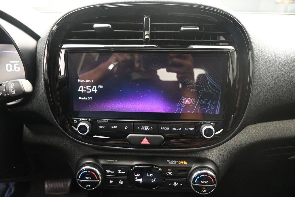 Used 2025 Kia Soul EX FWD image 11