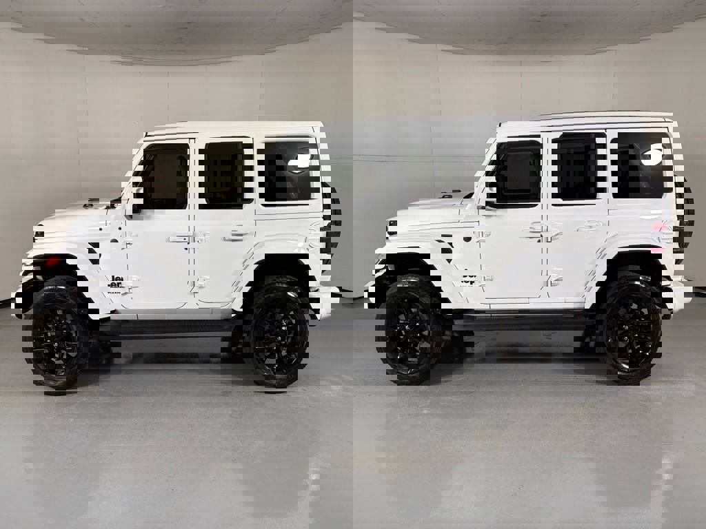 Used 2023 Jeep Wrangler Unlimited Sahara image 5