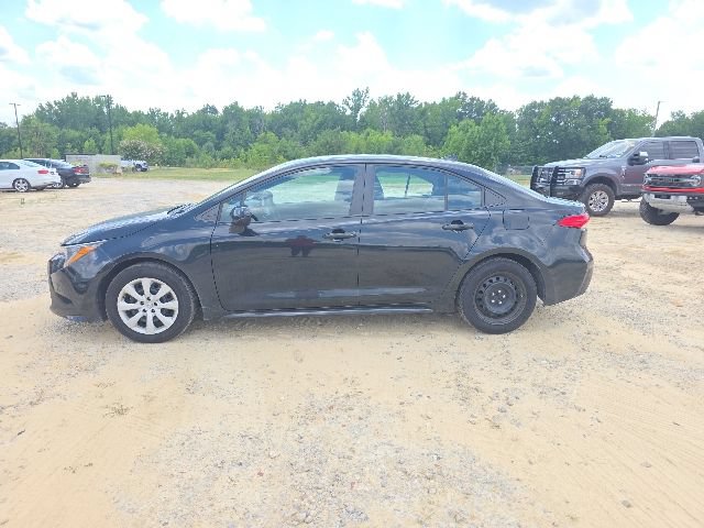 Used 2022 Toyota Corolla LE FWD image 3