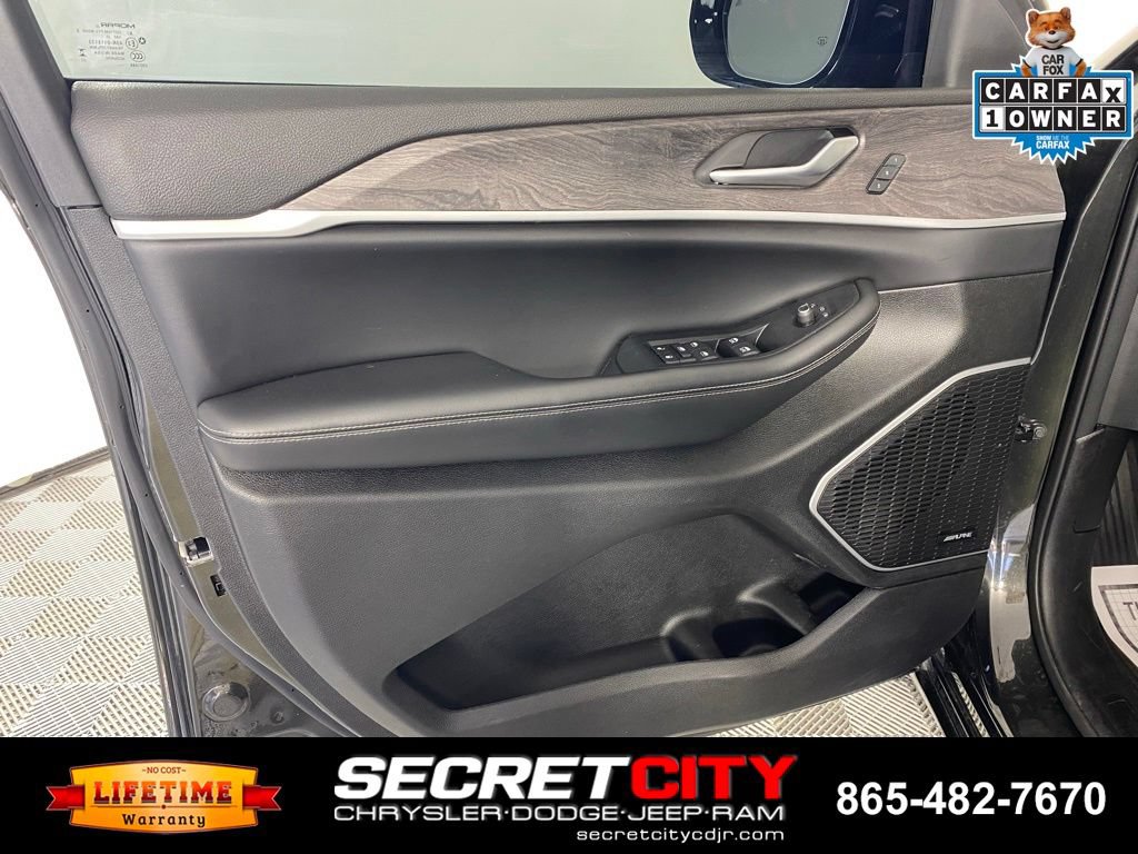Used 2023 Jeep Grand Cherokee 30th Anniversary AWD/4WD image 11