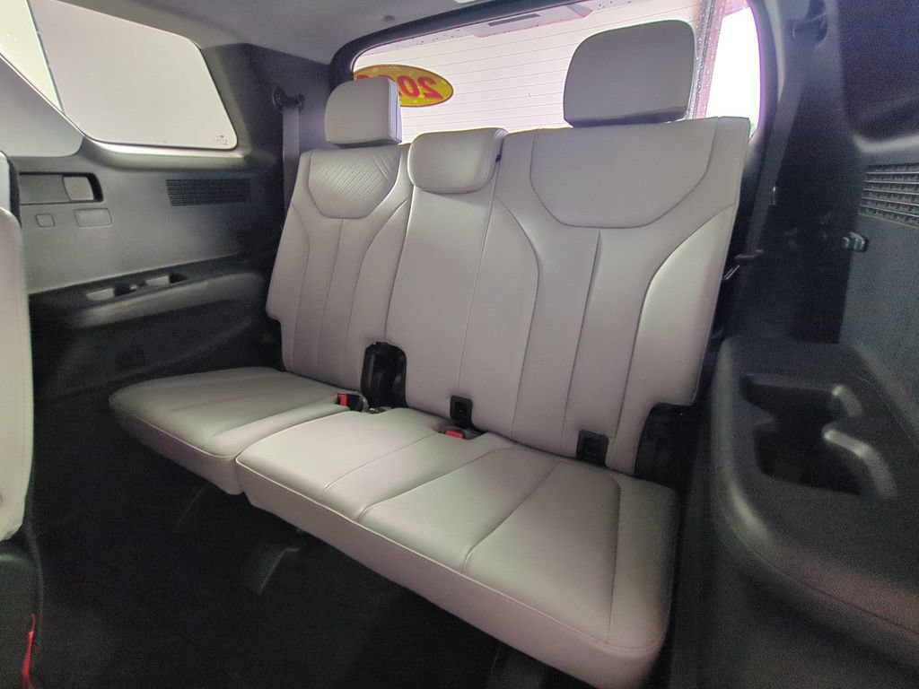 Used 2024 Hyundai Palisade SEL FWD image 16