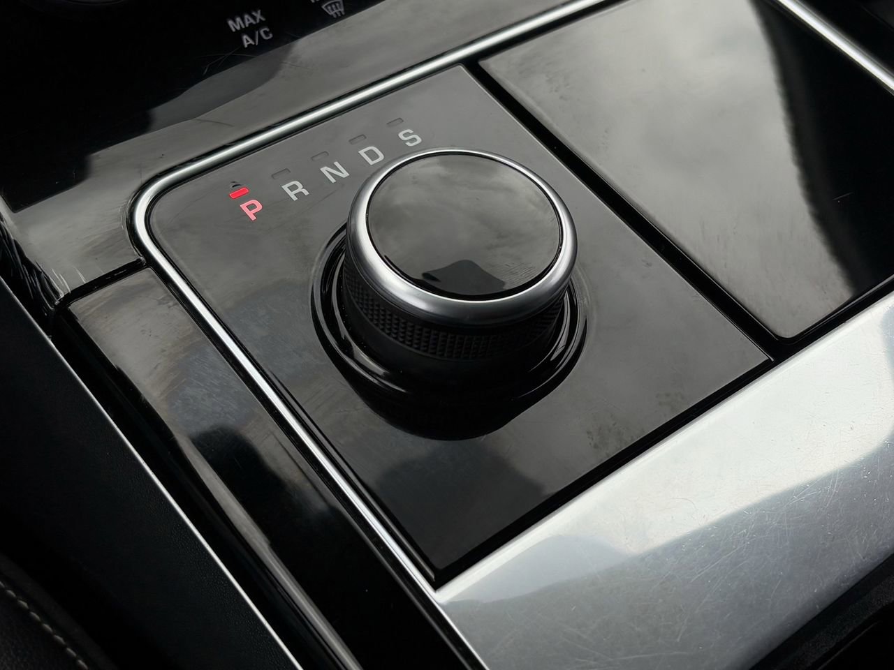 Used 2018 Land Rover Range Rover Velar S image 19