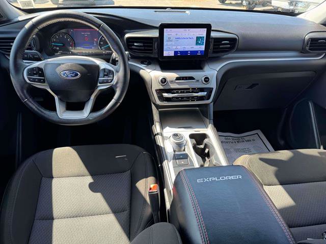 Used 2022 Ford Explorer XLT image 8