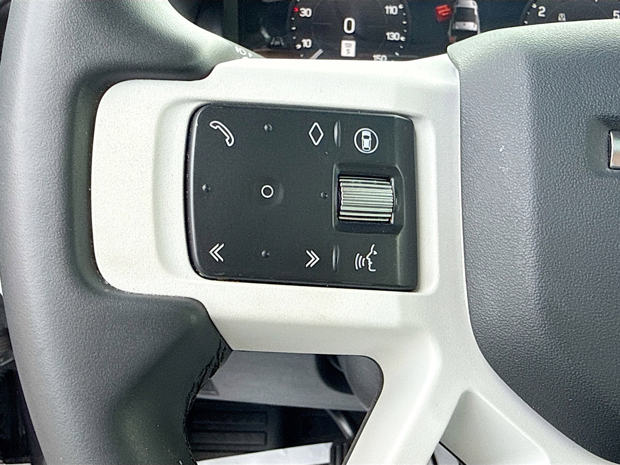 Used 2025 Land Rover Defender 90 X-Dynamic SE AWD/4WD image 38