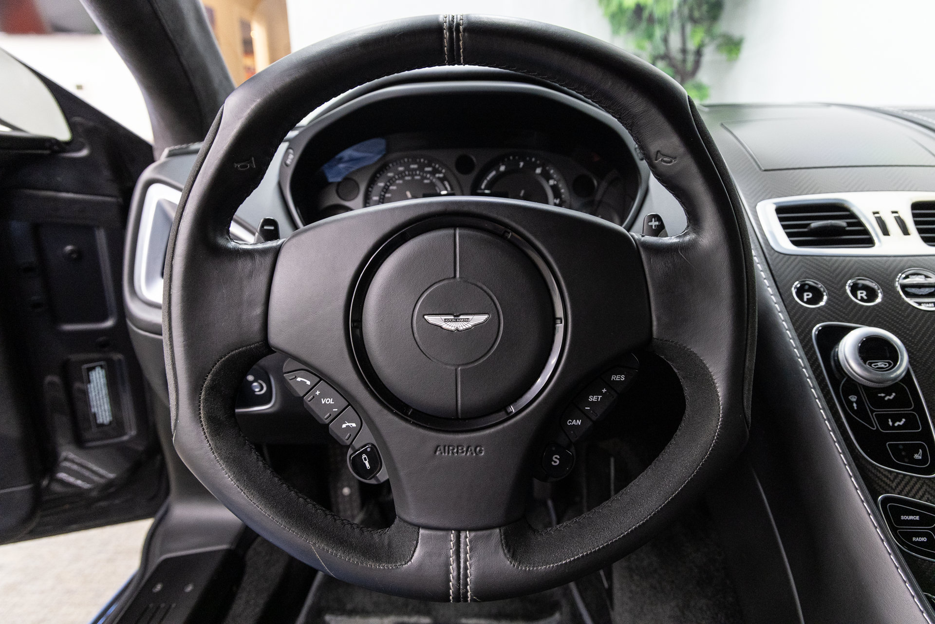 Used 2015 Aston Martin Vanquish Coupe RWD image 16