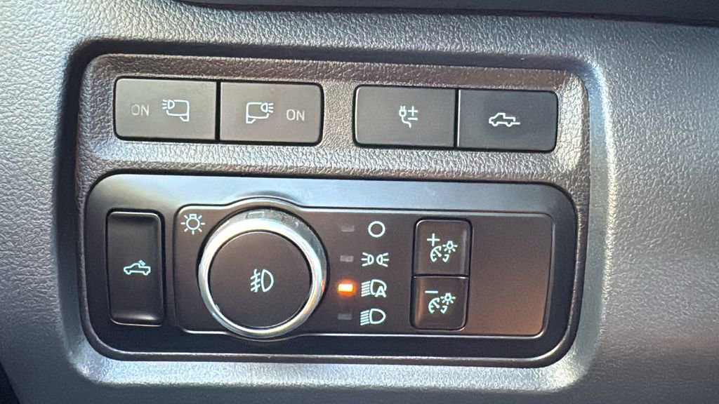 Certified 2024 Ford F250 Platinum w/ FX4 Off-Road Package AWD/4WD image 19