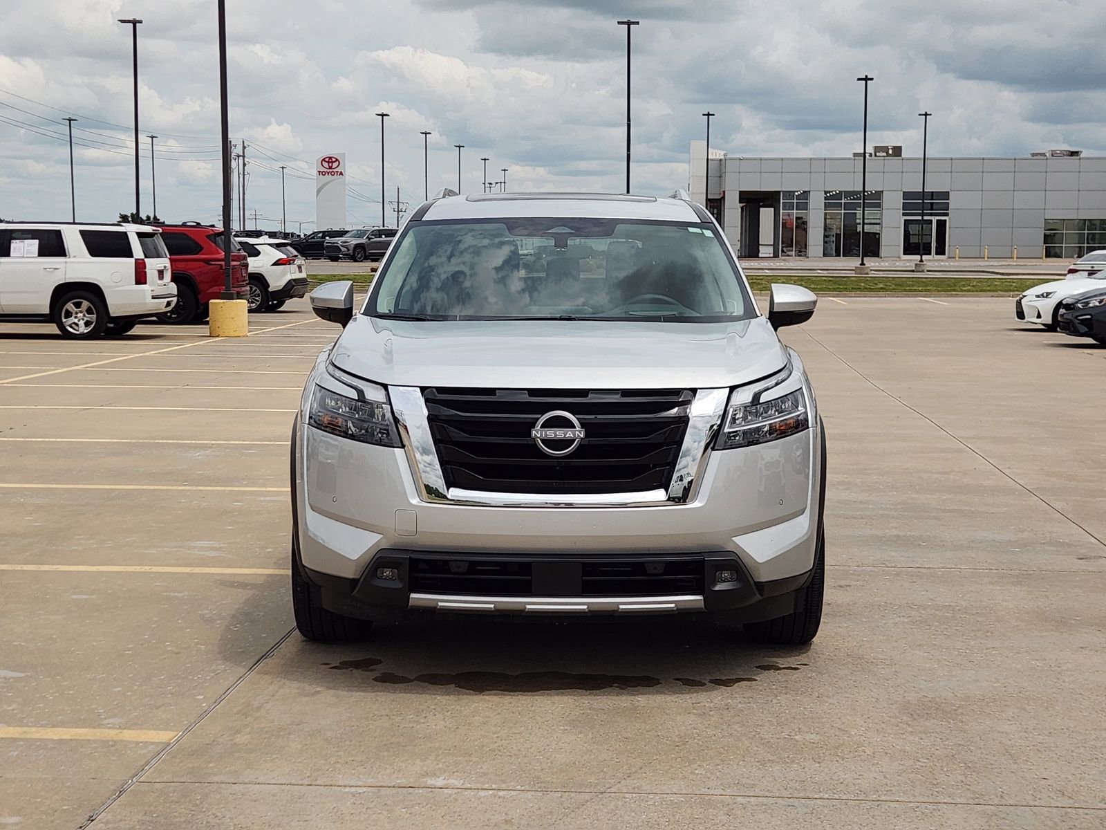 Used 2025 Nissan Pathfinder Platinum AWD/4WD image 7