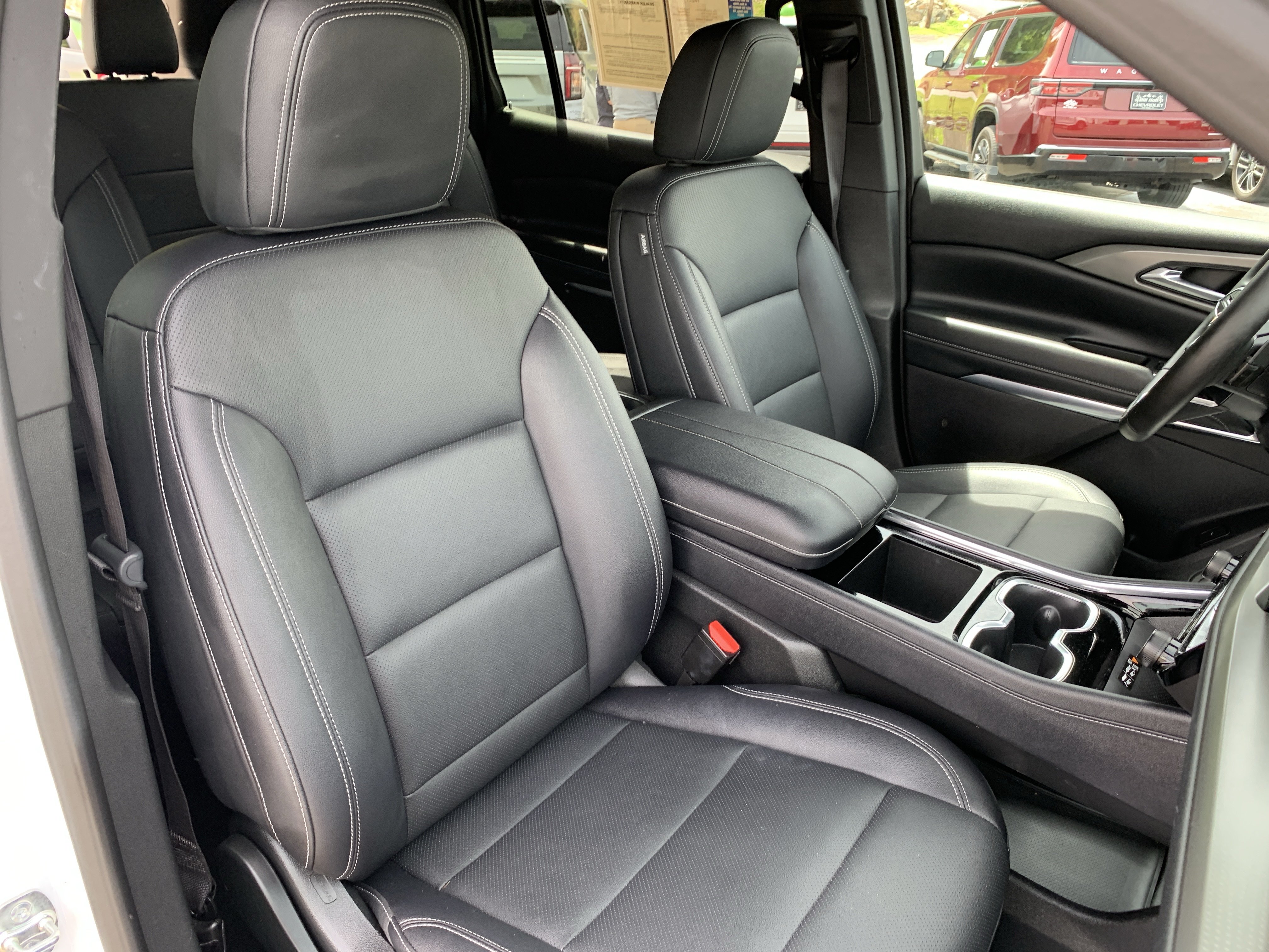 Used 2025 Chevrolet Traverse LT FWD image 44
