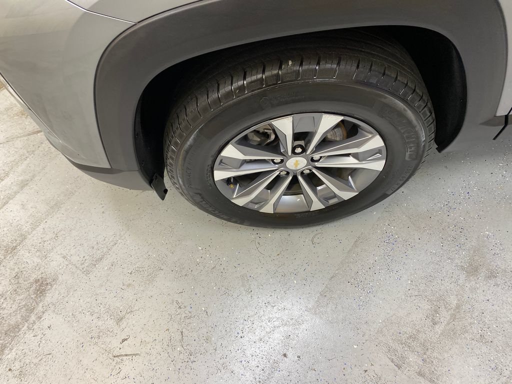 Used 2025 Chevrolet Equinox LT AWD/4WD image 11