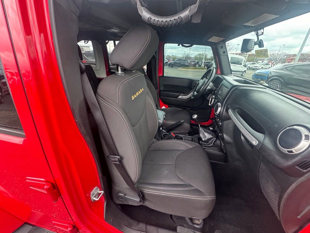 Used 2015 Jeep Wrangler Unlimited Sahara w/ Dual Top Group image 15