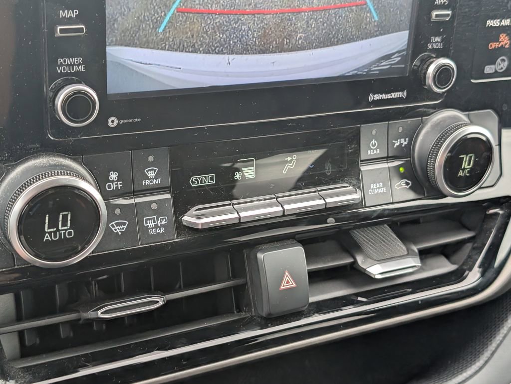 Used 2020 Toyota Highlander L FWD image 20