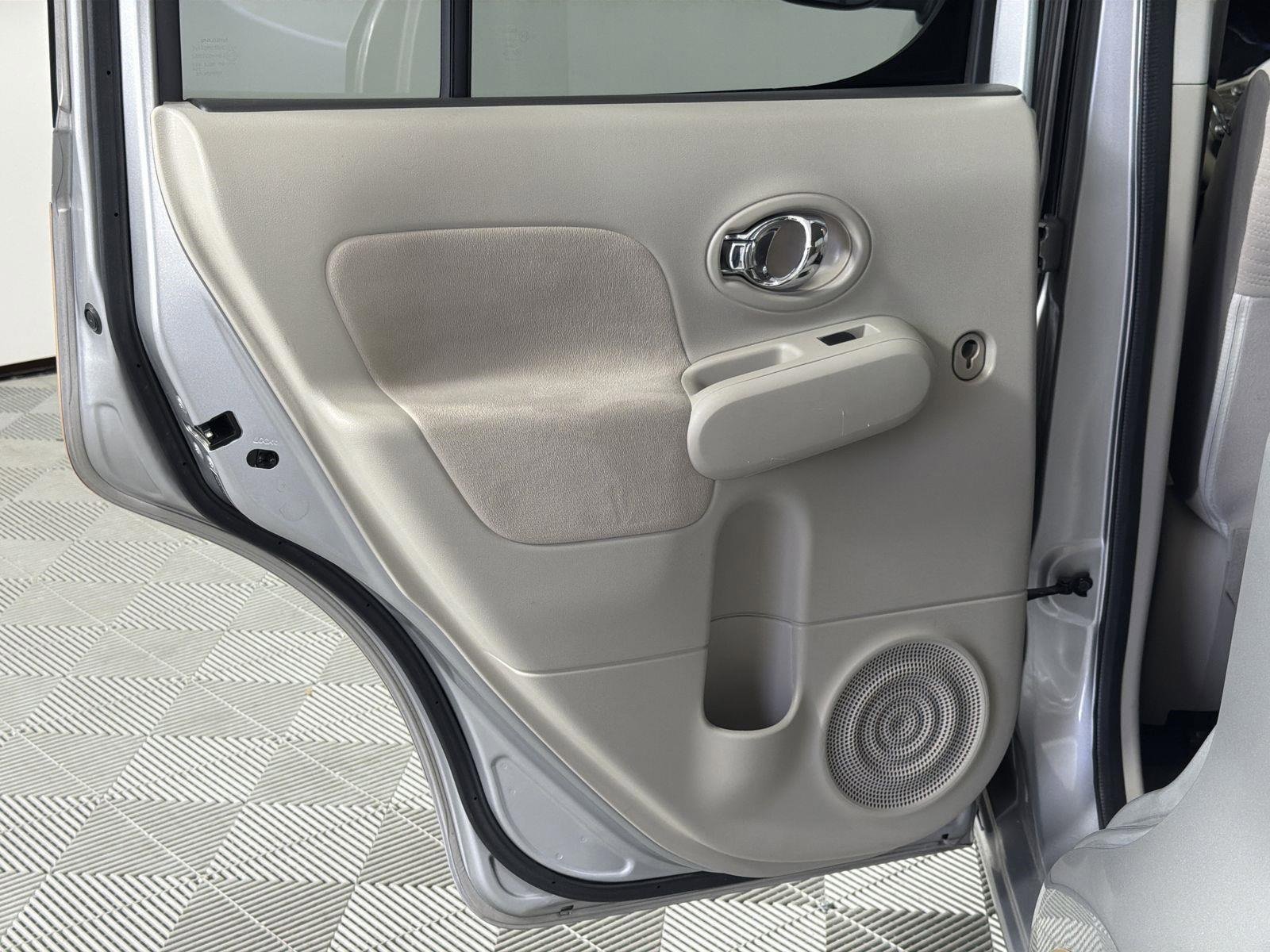 Used 2010 Nissan Cube 1.8 S w/ Interior Designer Pkg image 22