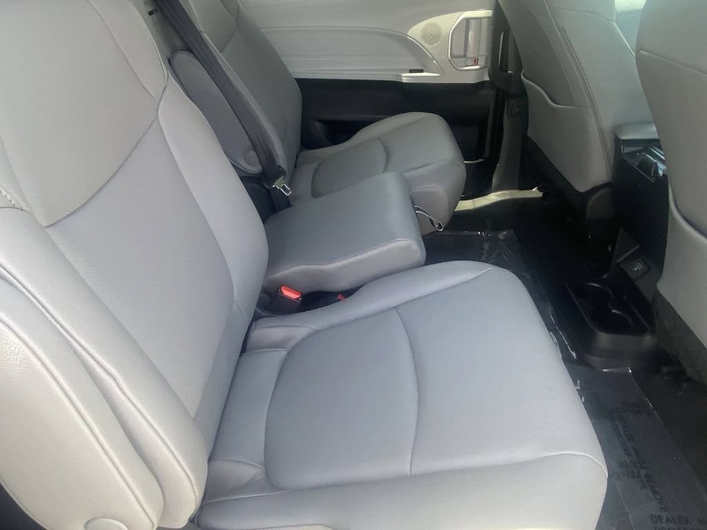 Certified 2026 Toyota Sienna XLE FWD image 16