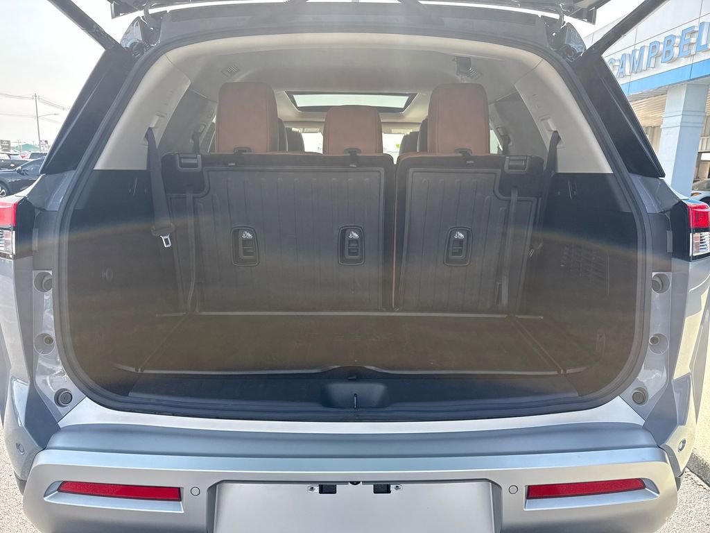 Used 2025 Nissan Pathfinder Platinum w/ Cargo Package image 26