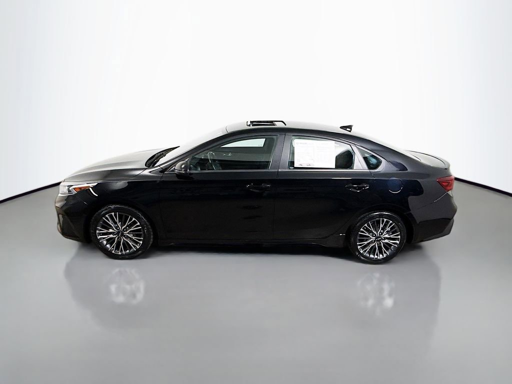 Used 2023 Kia Forte GT-Line w/ GT-Line Premium Package FWD image 4