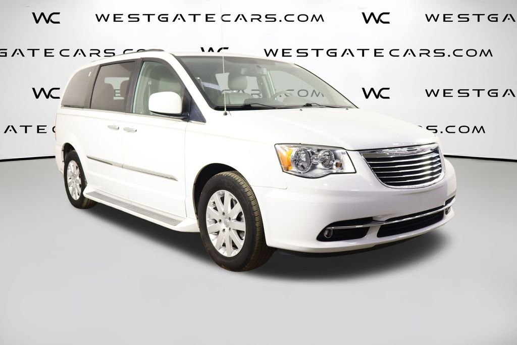Used 2016 Chrysler Town & Country Touring w/ Driver Convenience Group image 39