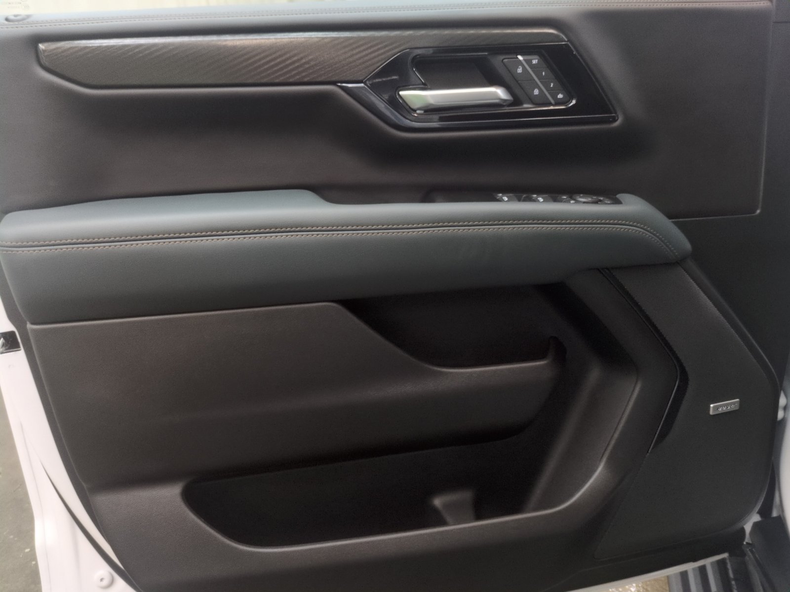 New 2026 GMC Yukon AT4 w/ AT4 Premium Package AWD/4WD image 10