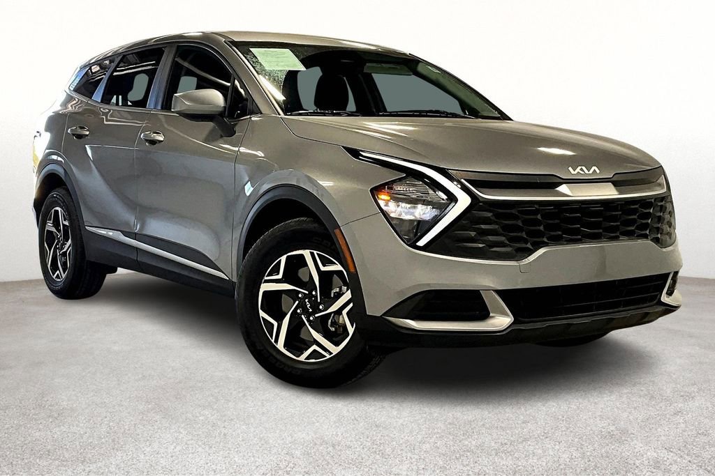 Used 2023 Kia Sportage LX image 1