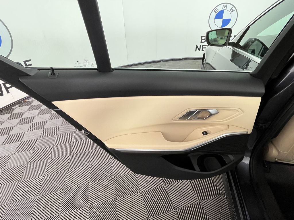 Certified 2022 BMW 330i xDrive Sedan w/ Driving Assistance Package image 27