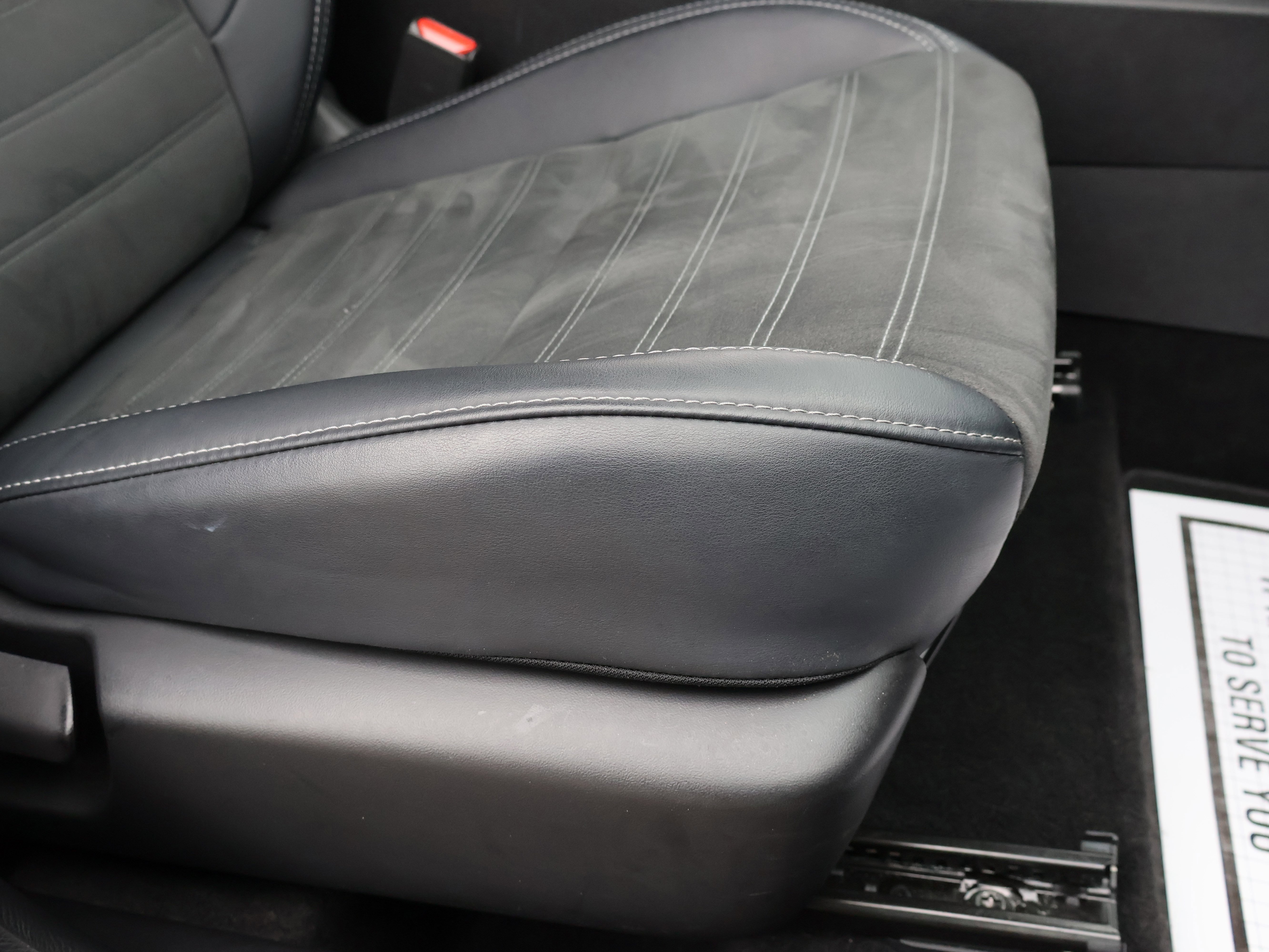 Used 2025 Mitsubishi Outlander SE image 9