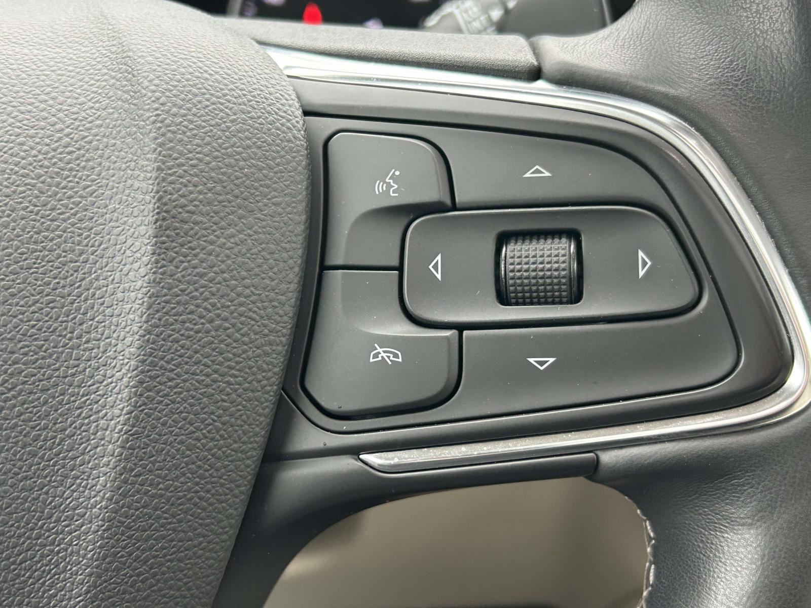 Used 2022 Buick Envision Avenir w/ Technology Package II image 23