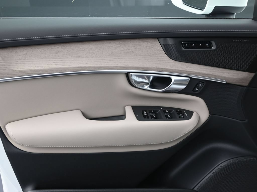 New 2026 Volvo XC90 T8 Plus w/ Protection Package Premier AWD/4WD image 10