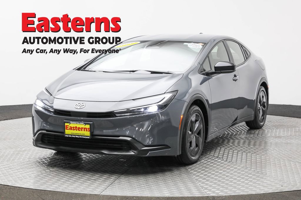 Used 2024 Toyota Prius LE image 1