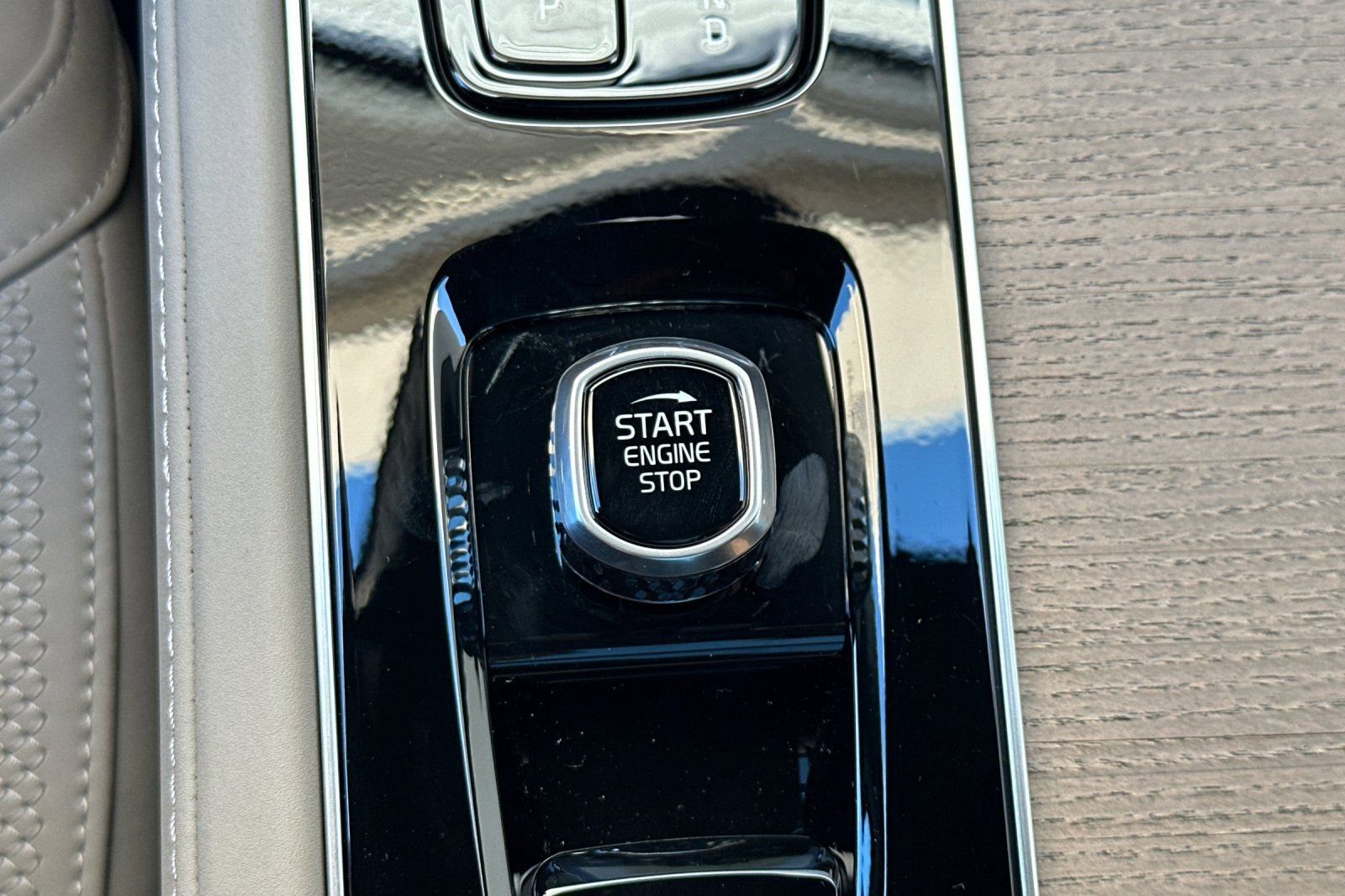 New 2026 Volvo XC90 B6 Plus w/ Protection Package Premier image 25