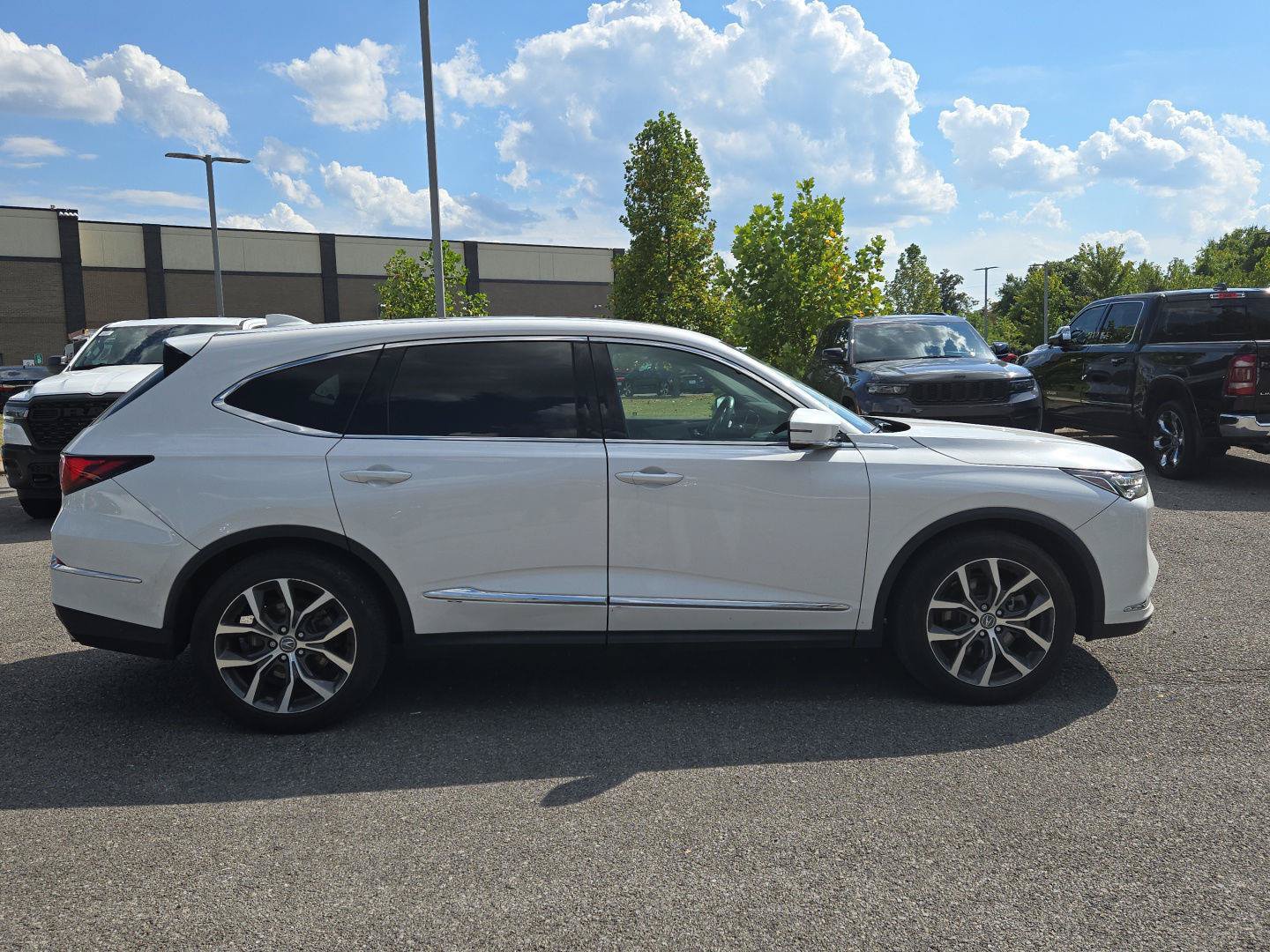 Used 2023 Acura MDX w/ Technology Package AWD/4WD image 8